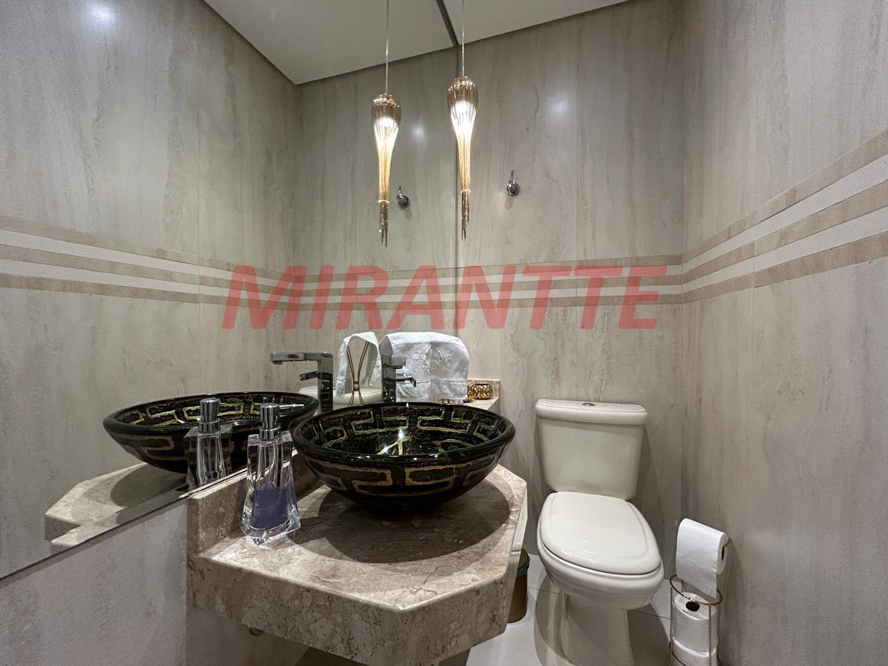 Cond. fechado de 350m² com 4 quartos em Tremembe