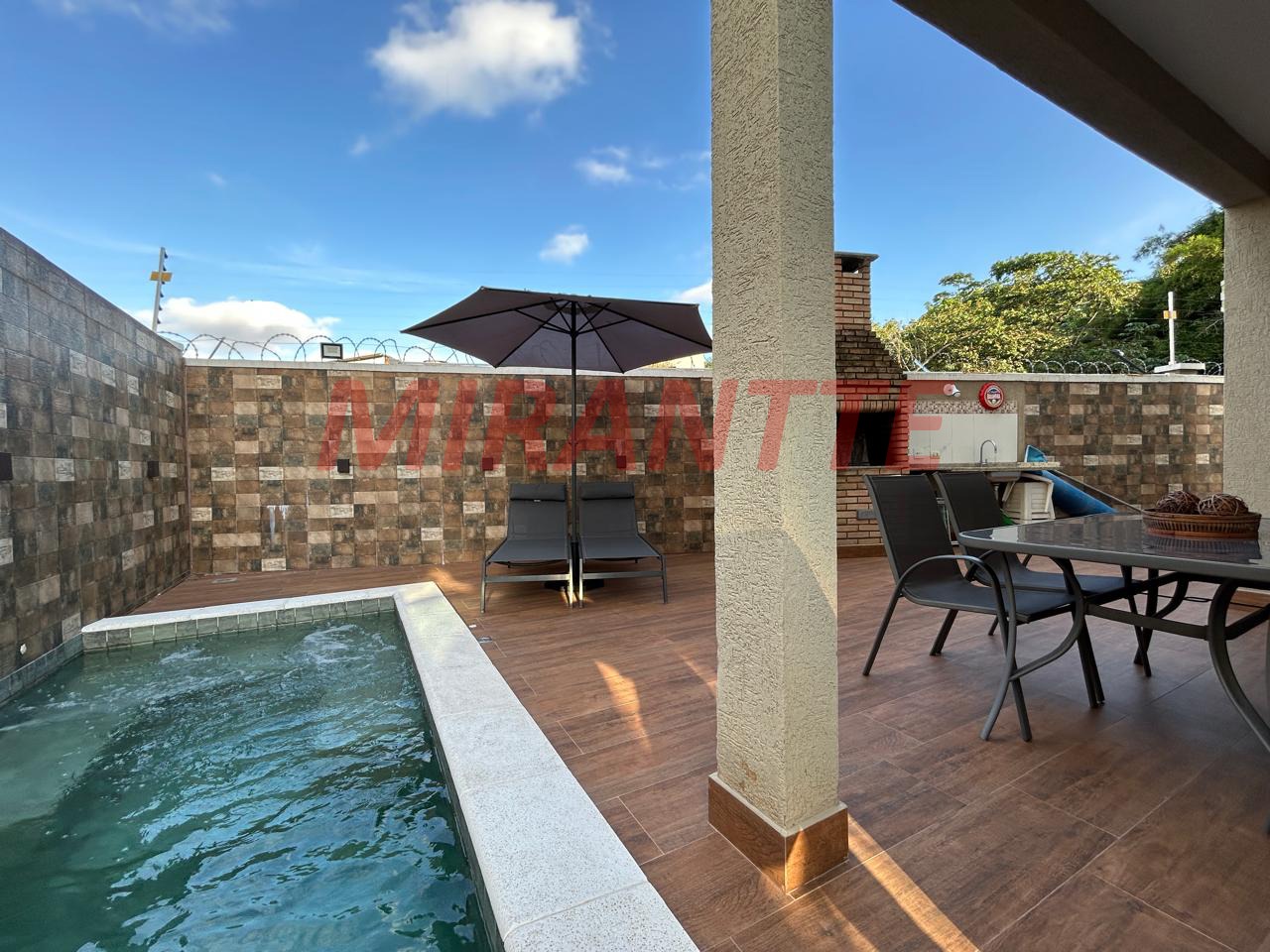 Cond. fechado de 350m² com 4 quartos em Tremembe
