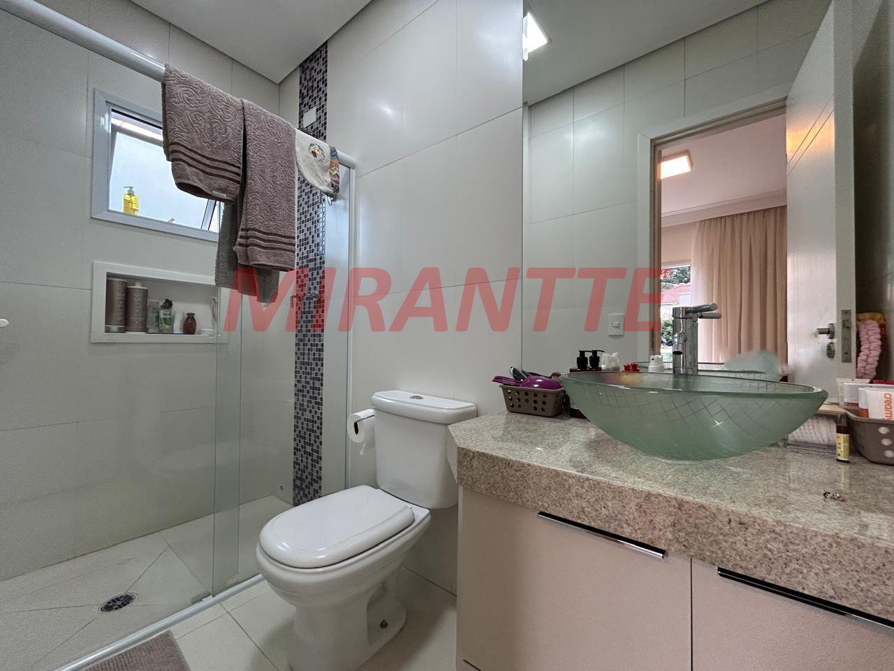 Cond. fechado de 350m² com 4 quartos em Tremembe