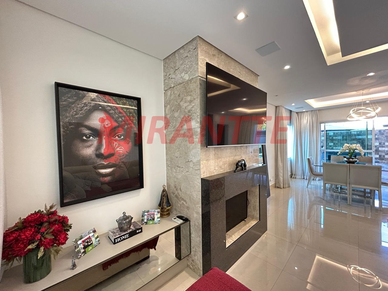 Cond. fechado de 350m² com 4 quartos em Tremembe