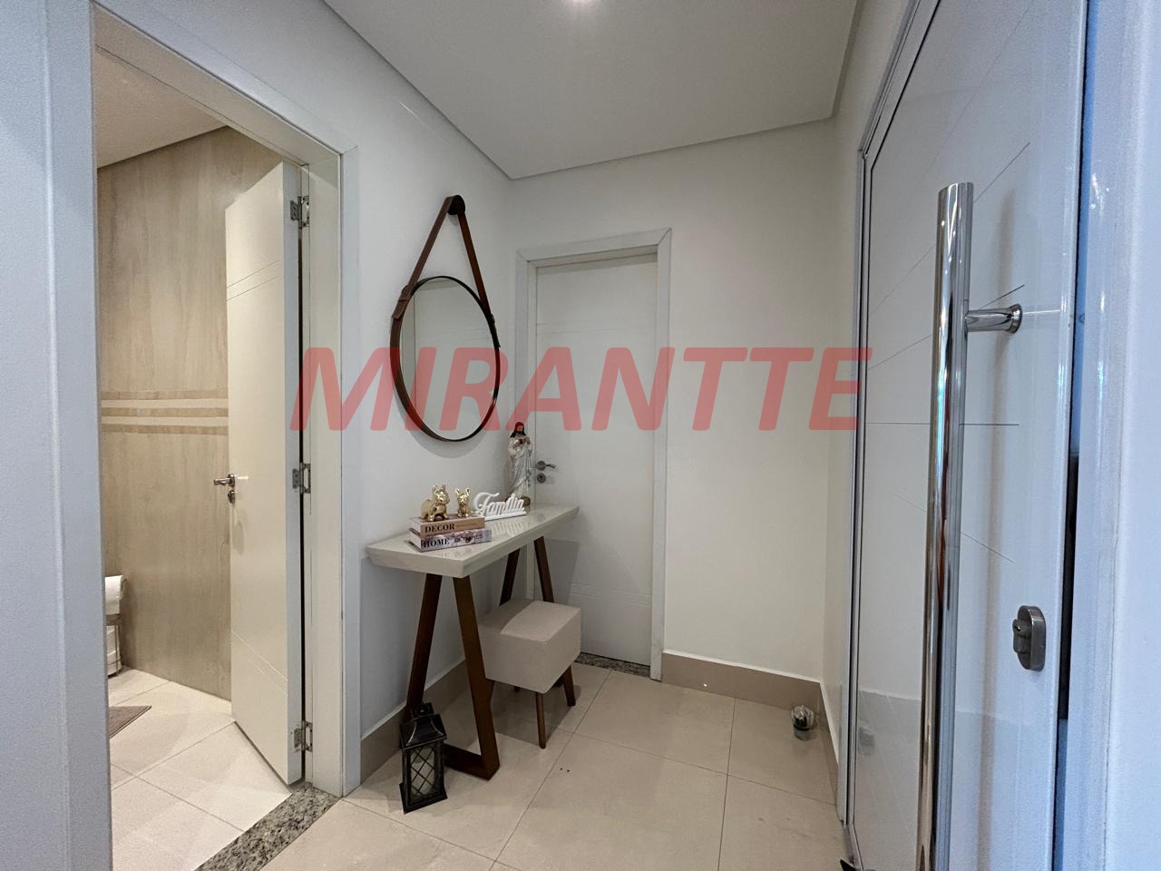 Cond. fechado de 350m² com 4 quartos em Tremembe