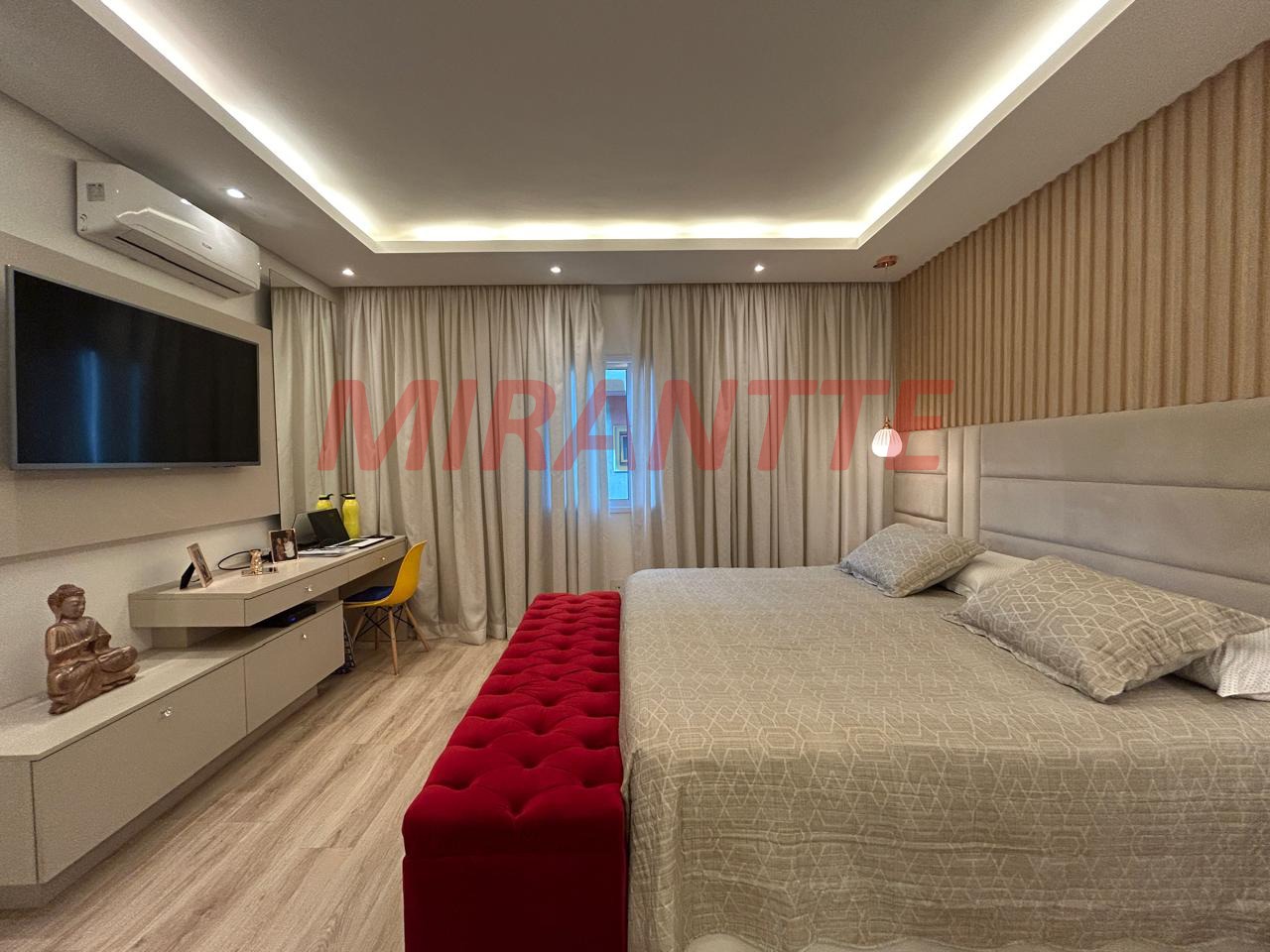 Cond. fechado de 350m² com 4 quartos em Tremembe