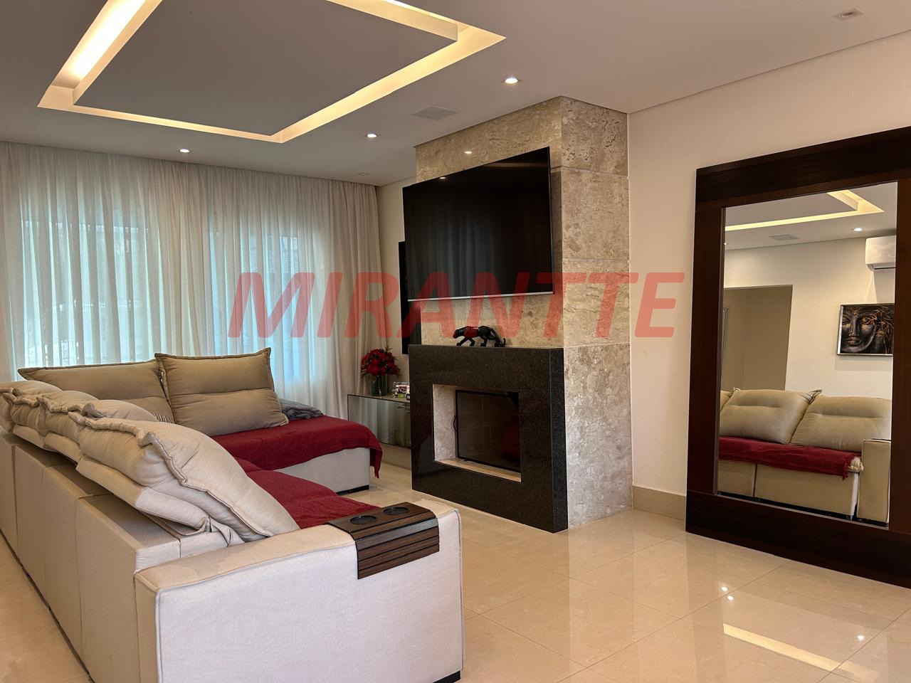 Cond. fechado de 350m² com 4 quartos em Tremembe