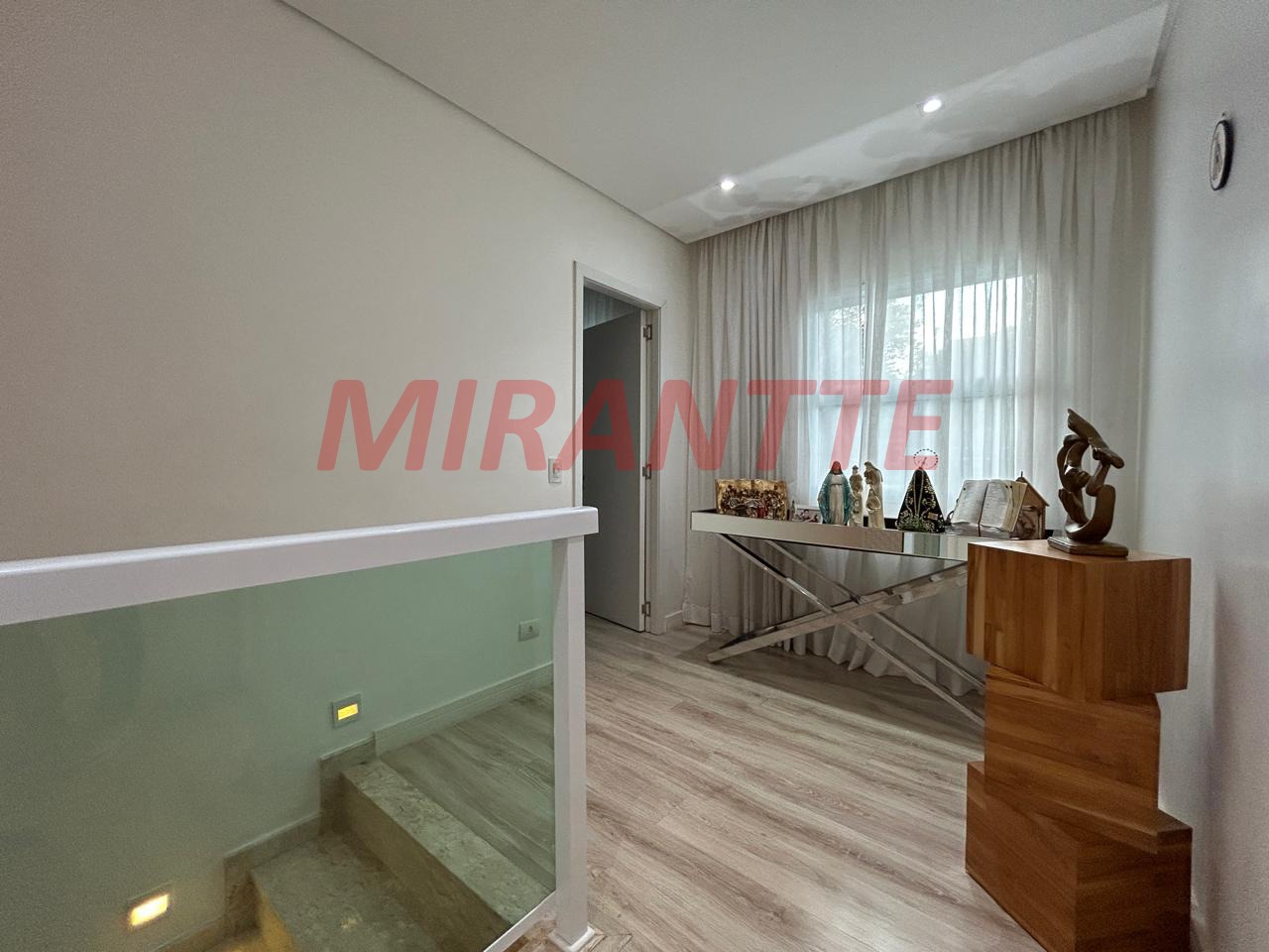 Cond. fechado de 350m² com 4 quartos em Tremembe