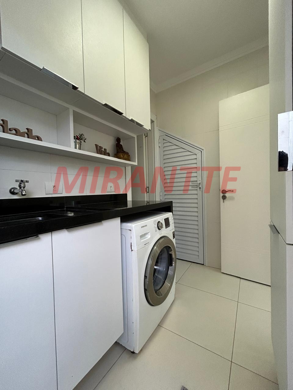 Cond. fechado de 350m² com 4 quartos em Tremembe