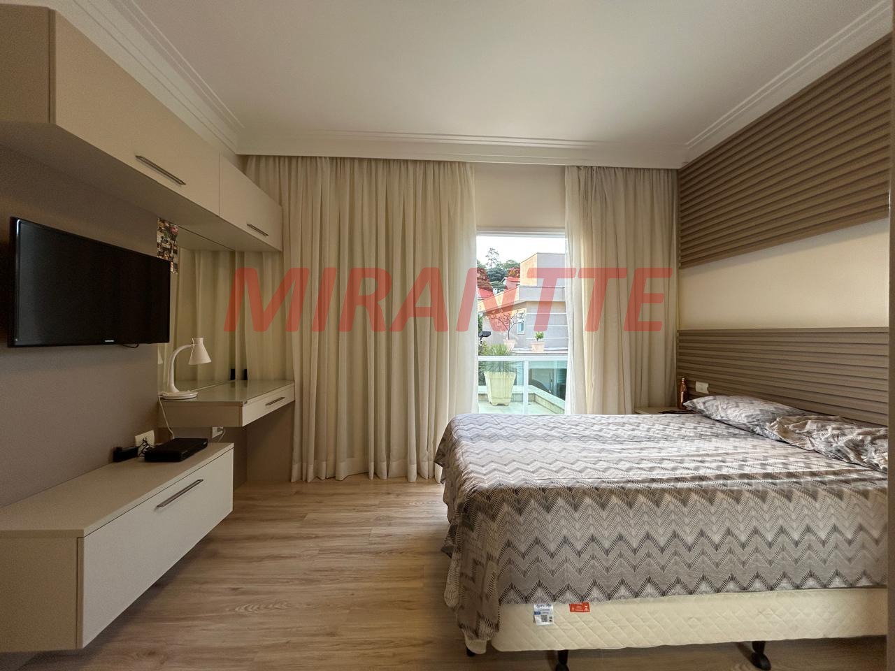 Cond. fechado de 350m² com 4 quartos em Tremembe