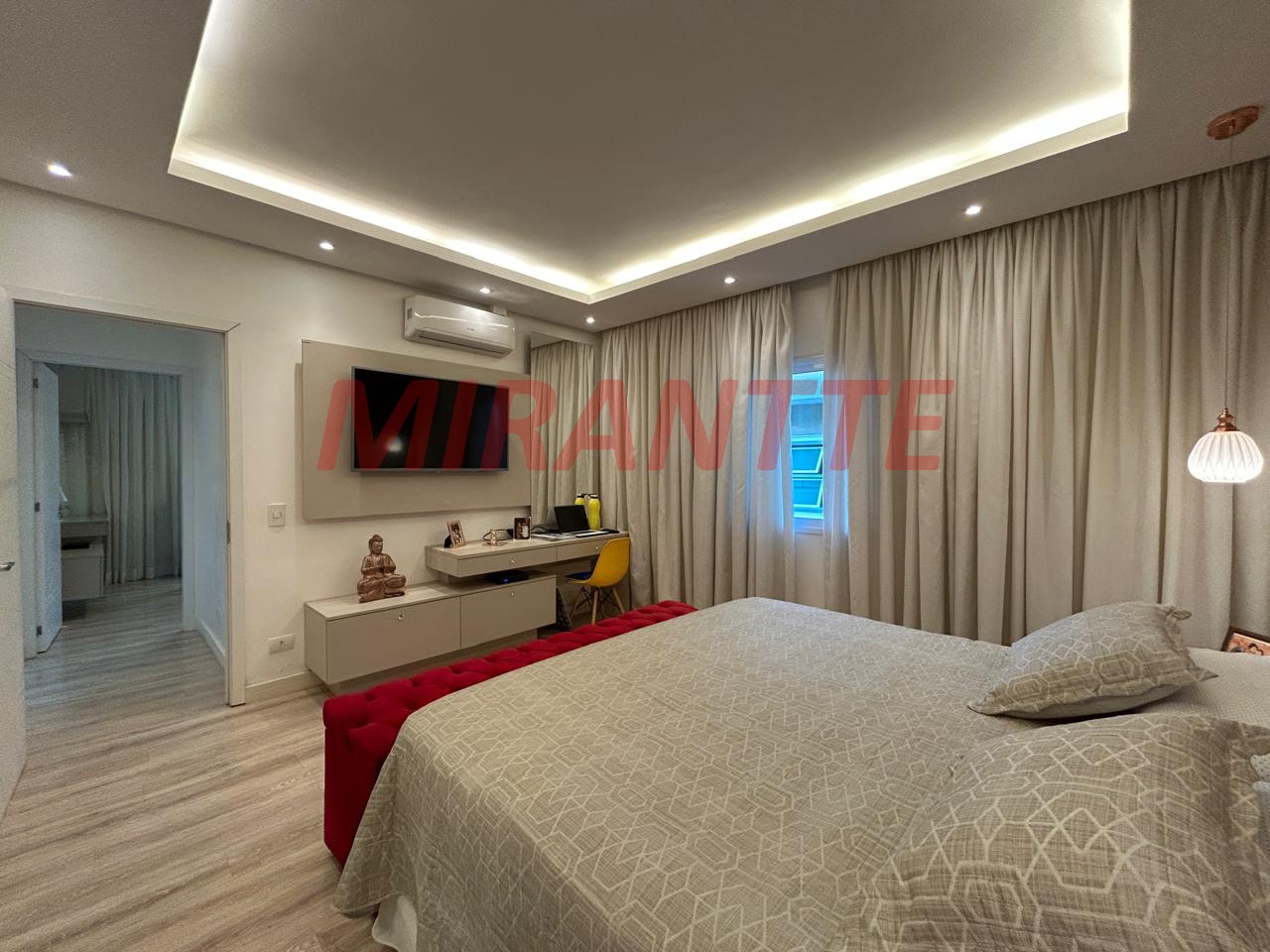 Cond. fechado de 350m² com 4 quartos em Tremembe