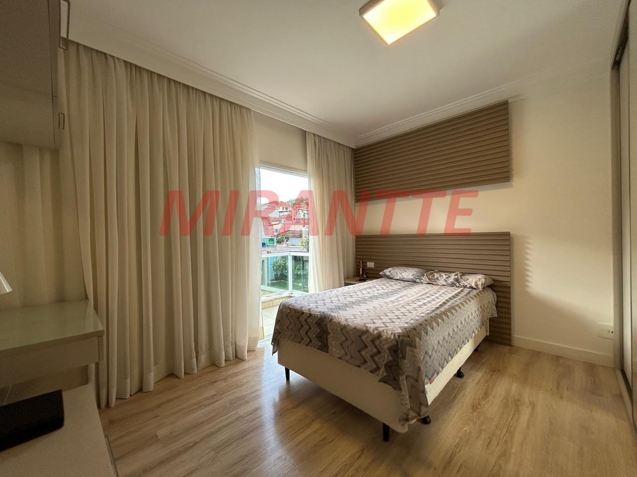 Cond. fechado de 350m² com 4 quartos em Tremembe