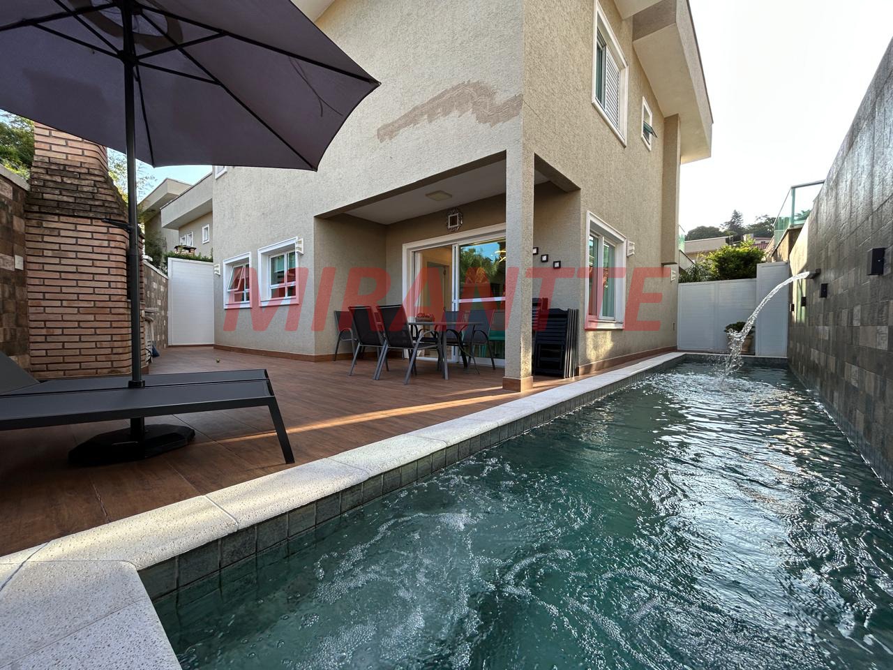 Cond. fechado de 350m² com 4 quartos em Tremembe