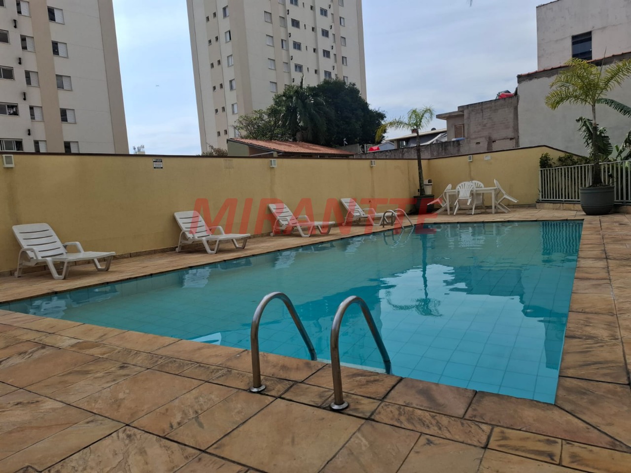 Apartamento de 64m² com 2 quartos em Santa Teresinha