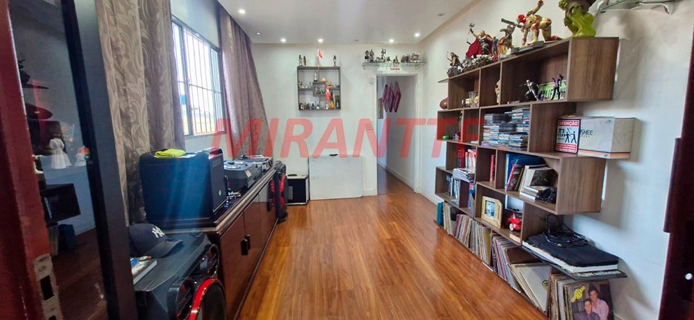 Sobrado de 200m² com 5 quartos em Vila Nivi