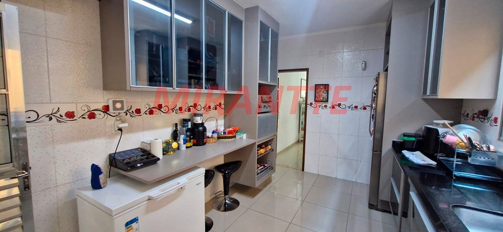 Sobrado de 200m² com 5 quartos em Vila Nivi
