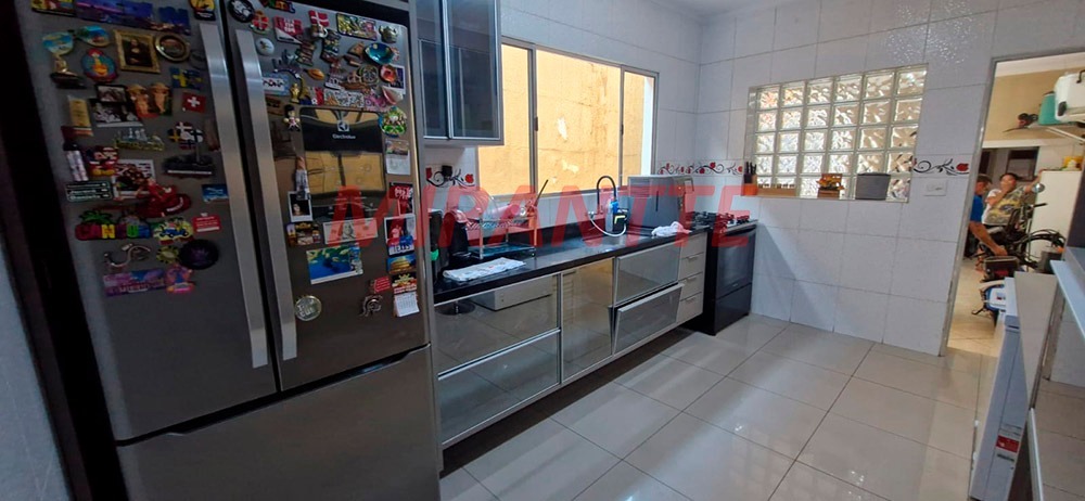 Sobrado de 200m² com 5 quartos em Vila Nivi