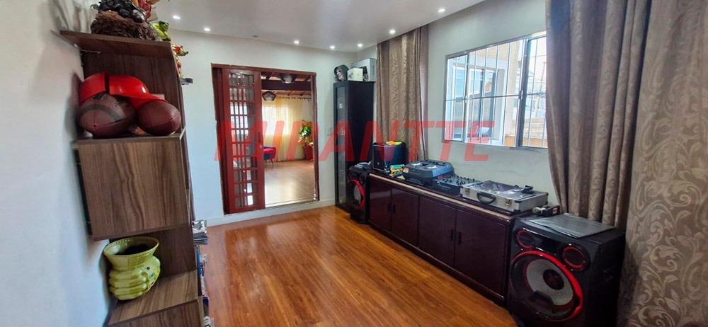Sobrado de 200m² com 5 quartos em Vila Nivi