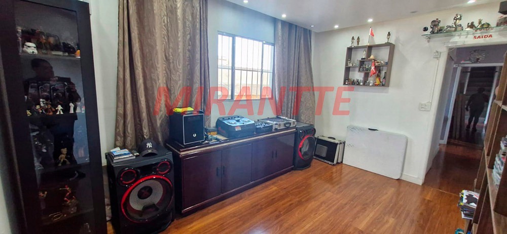 Sobrado de 200m² com 5 quartos em Vila Nivi