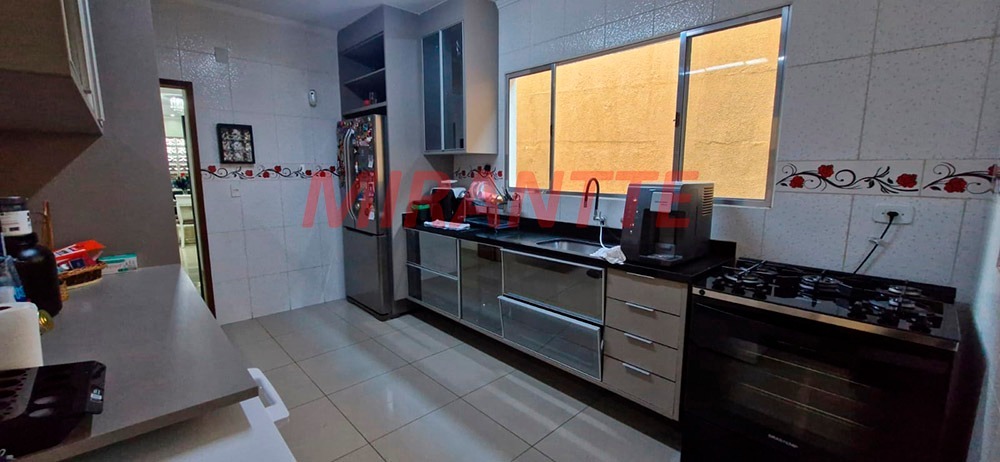Sobrado de 200m² com 5 quartos em Vila Nivi