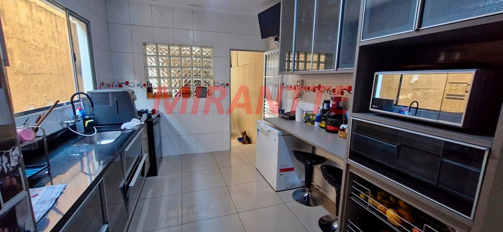 Sobrado de 200m² com 5 quartos em Vila Nivi