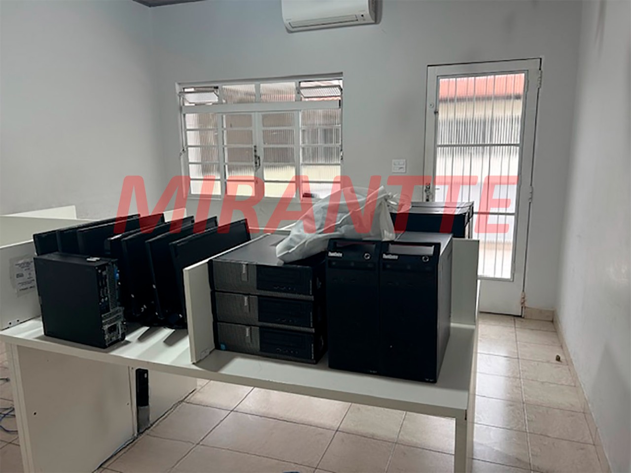 Comercial de 180m² em Santana