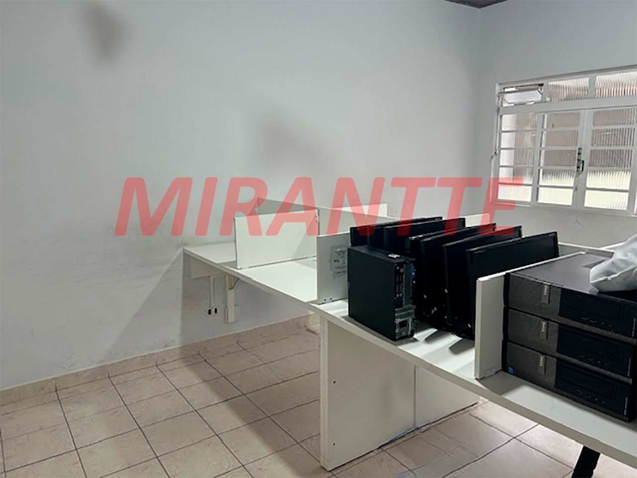 Comercial de 180m² em Santana