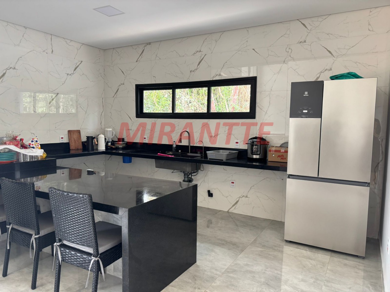 Cond. fechado de 174m² com 4 quartos em Ninho Verde II