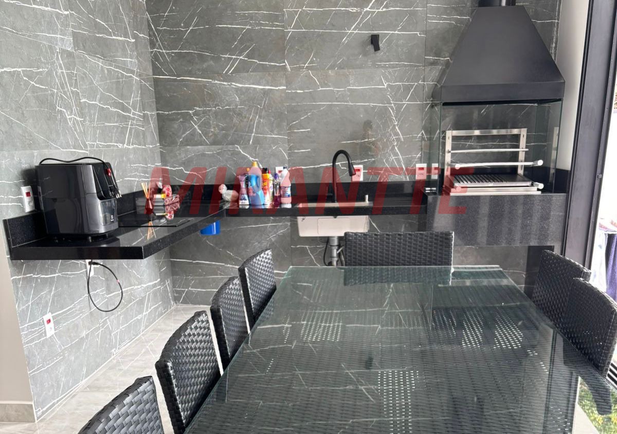 Cond. fechado de 174m² com 4 quartos em Ninho Verde II