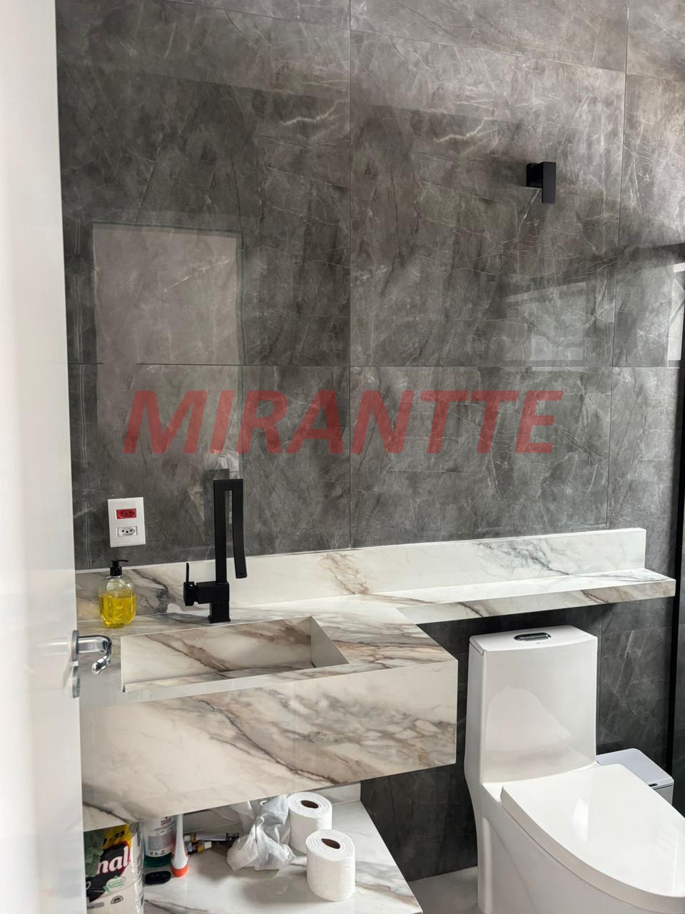 Cond. fechado de 174m² com 4 quartos em Ninho Verde II
