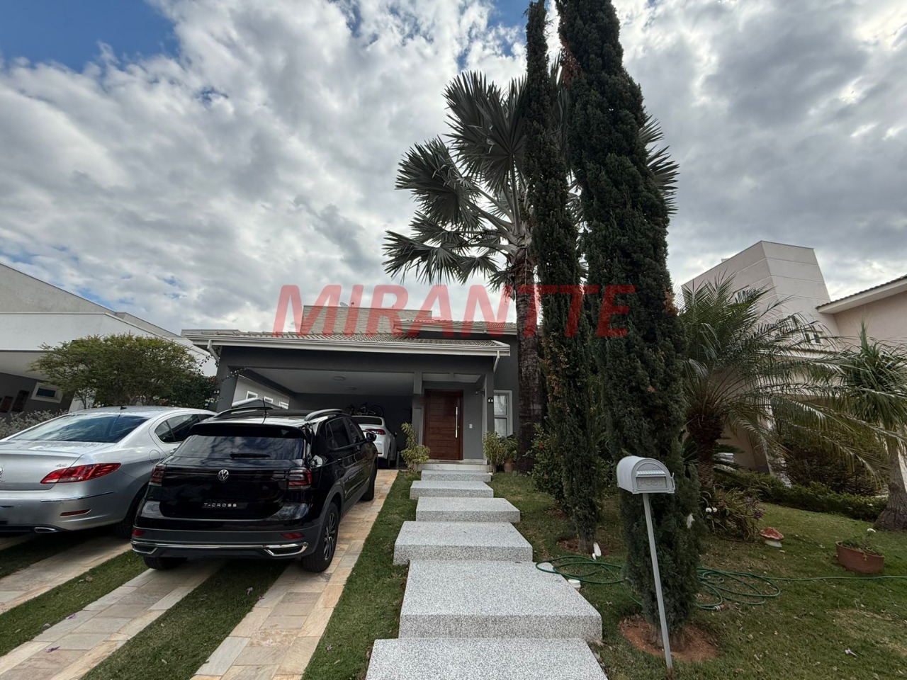 Cond. fechado de 235m² com 3 quartos em Condomínio Reserva da Serra