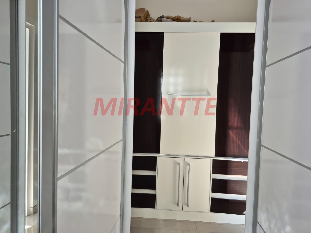 Cond. fechado de 235m² com 3 quartos em Condomínio Reserva da Serra
