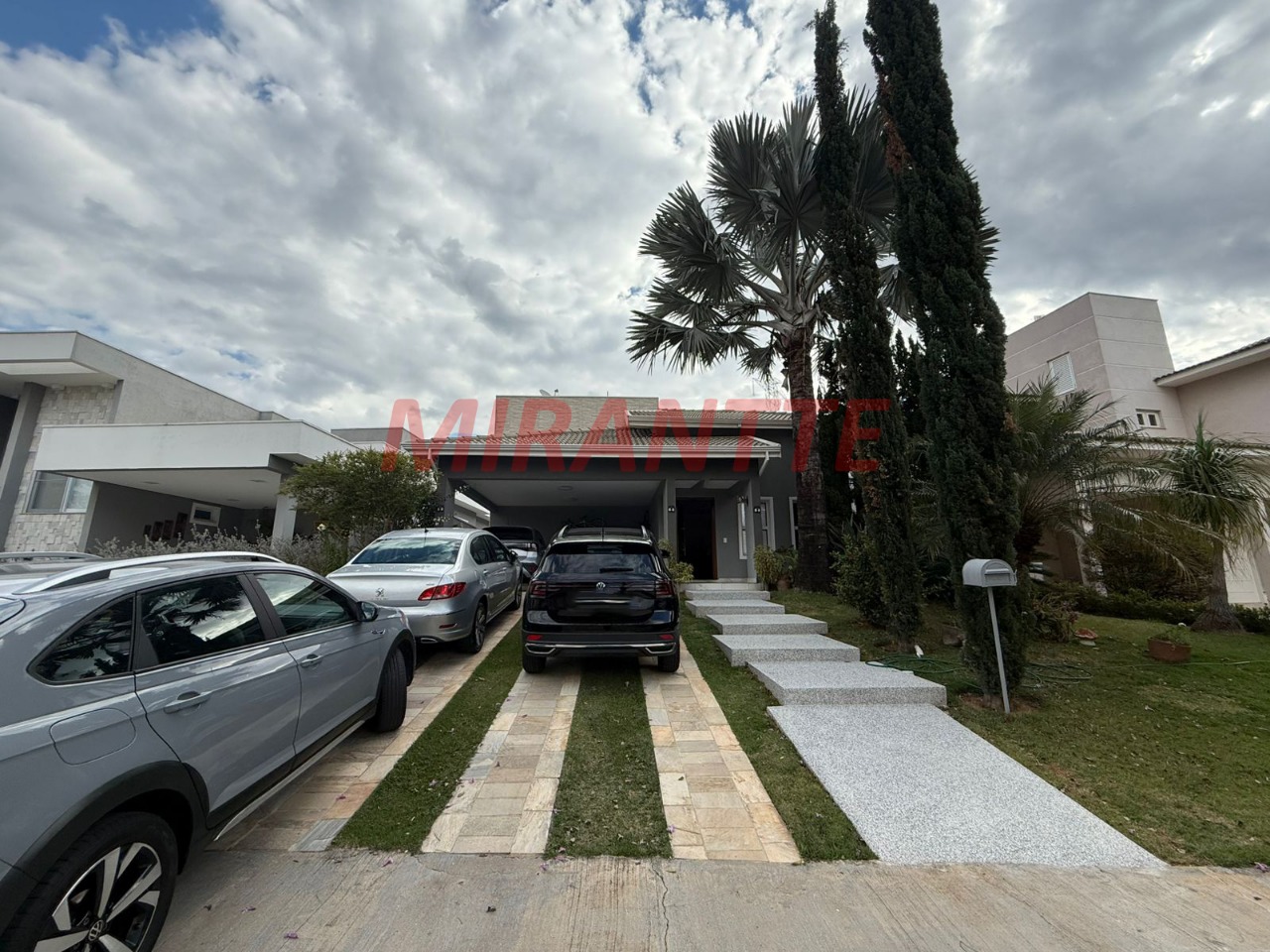 Cond. fechado de 235m² com 3 quartos em Condomínio Reserva da Serra