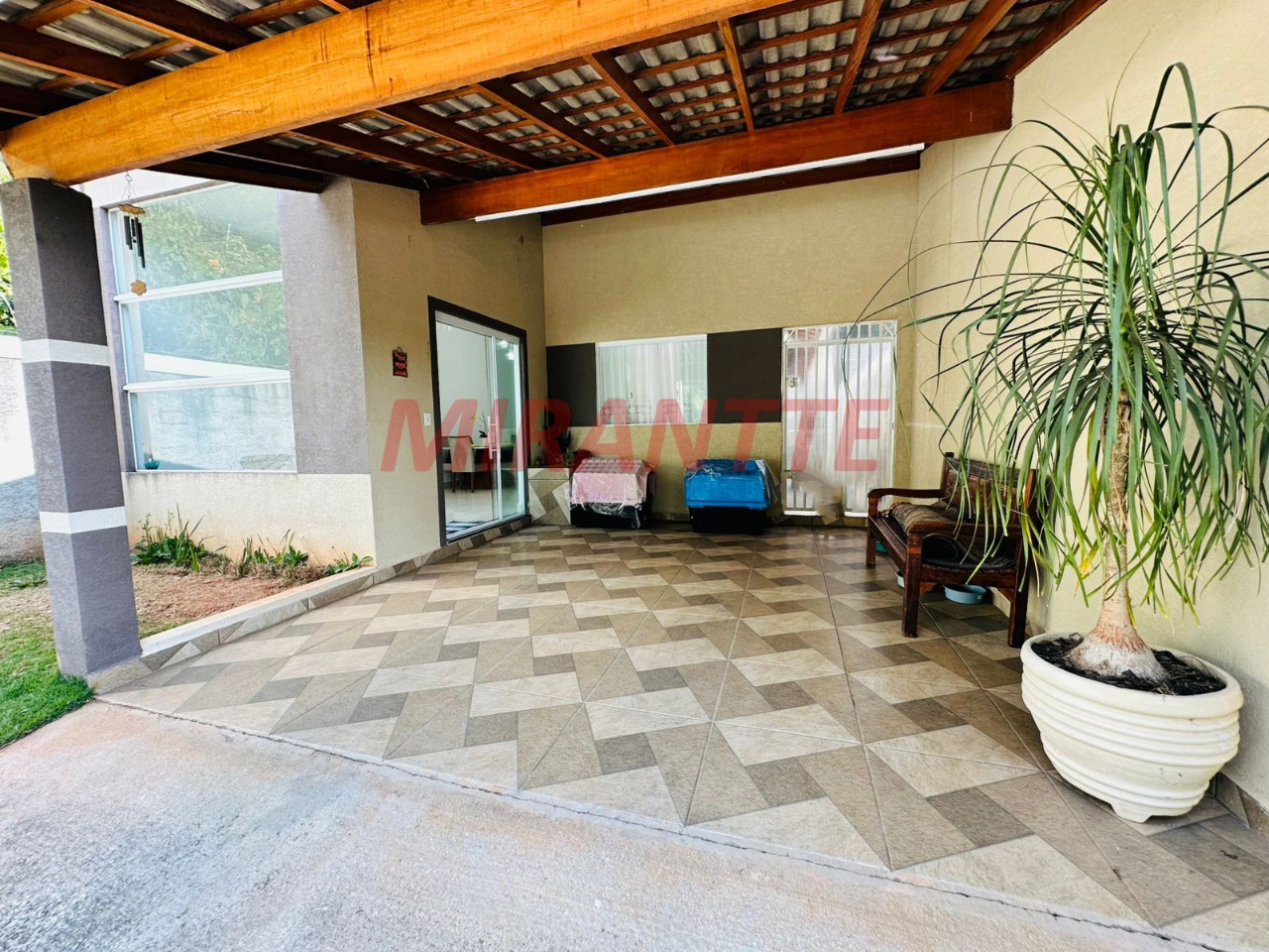 Cond. fechado de 148m² com 3 quartos em Canjica (Terra Preta)