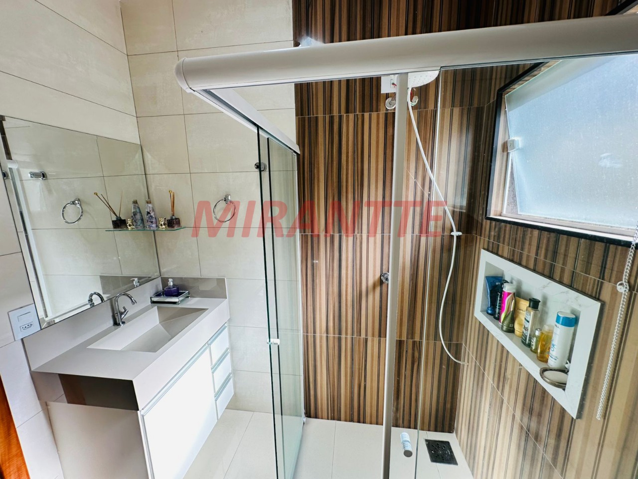 Cond. fechado de 148m² com 3 quartos em Canjica (Terra Preta)