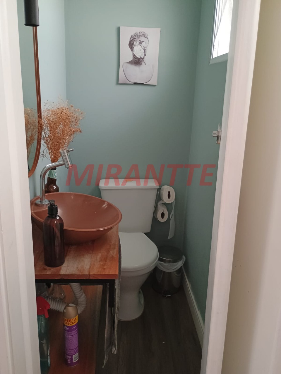 Cond. fechado de 242m² com 3 quartos em Santa Teresinha