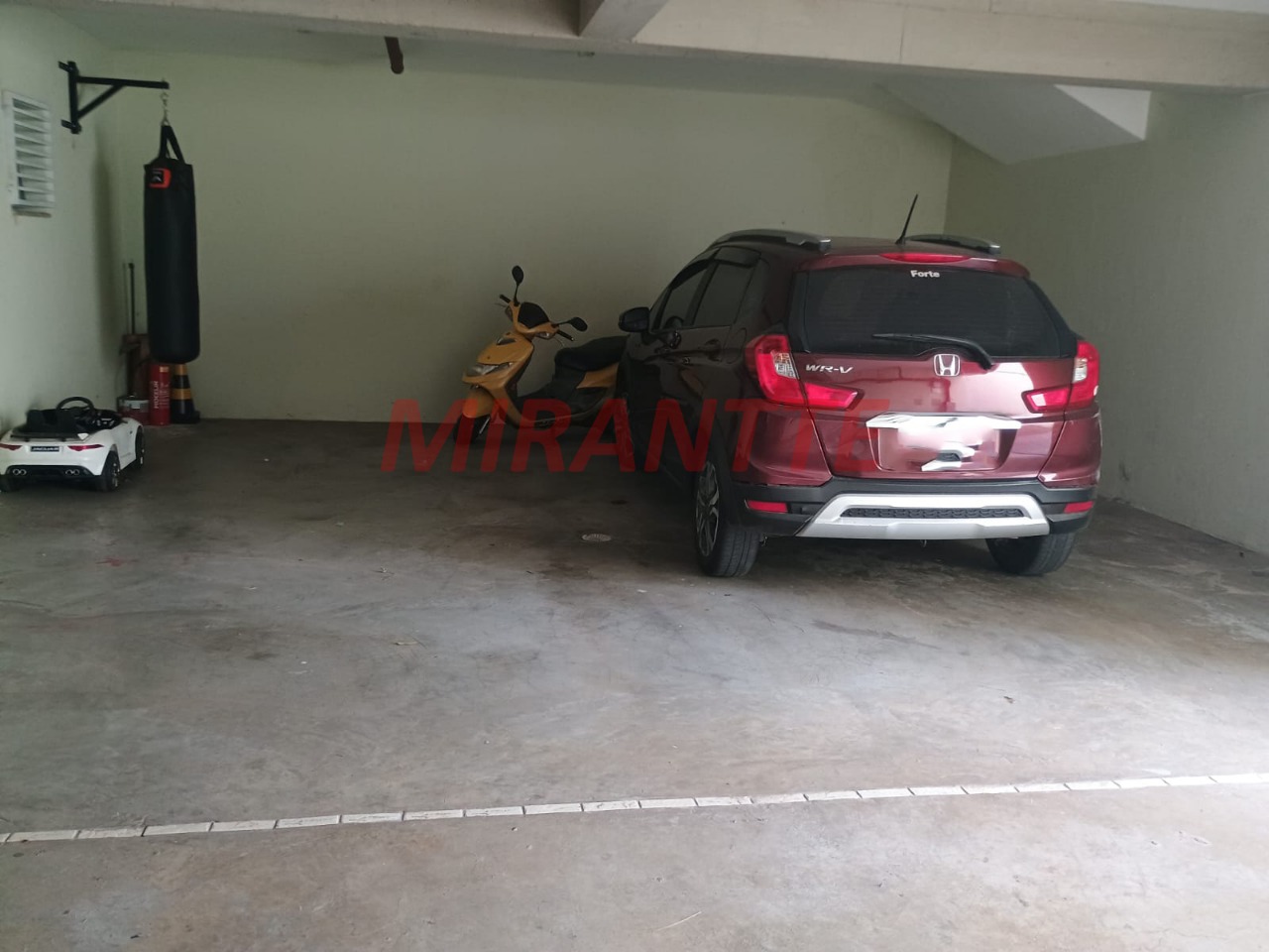 Cond. fechado de 242m² com 3 quartos em Santa Teresinha