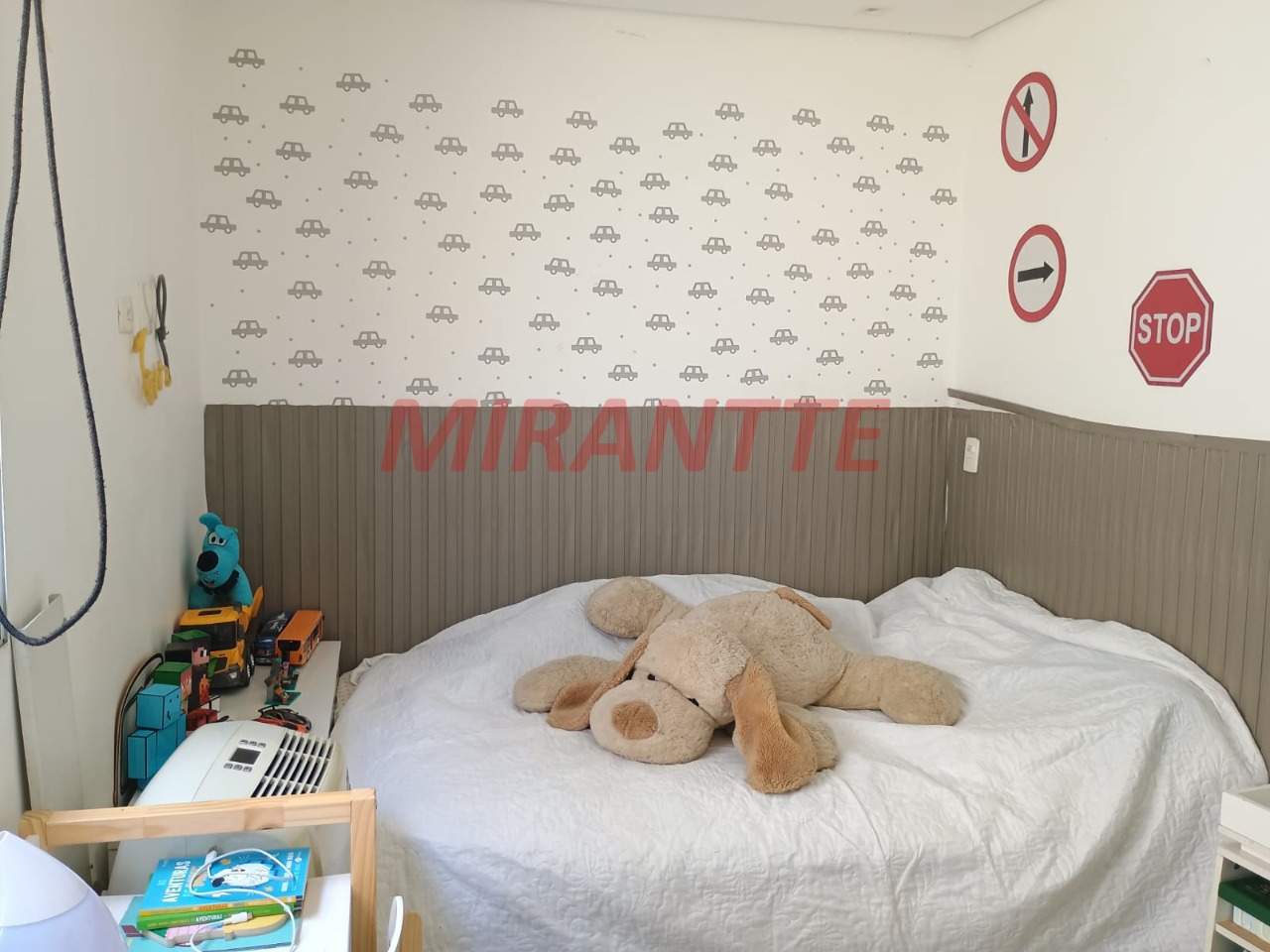 Cond. fechado de 242m² com 3 quartos em Santa Teresinha