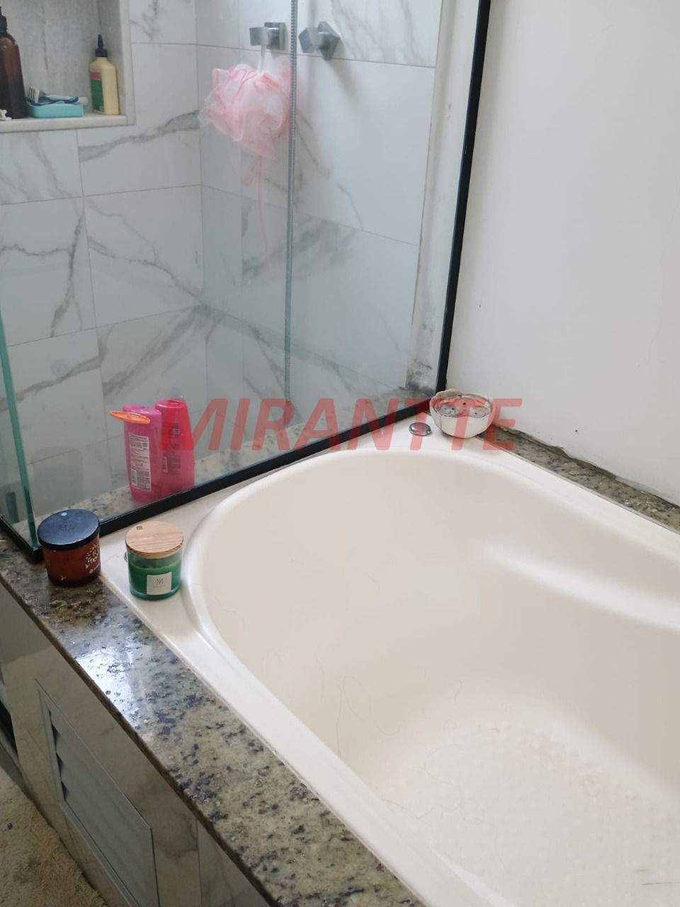 Cond. fechado de 242m² com 3 quartos em Santa Teresinha