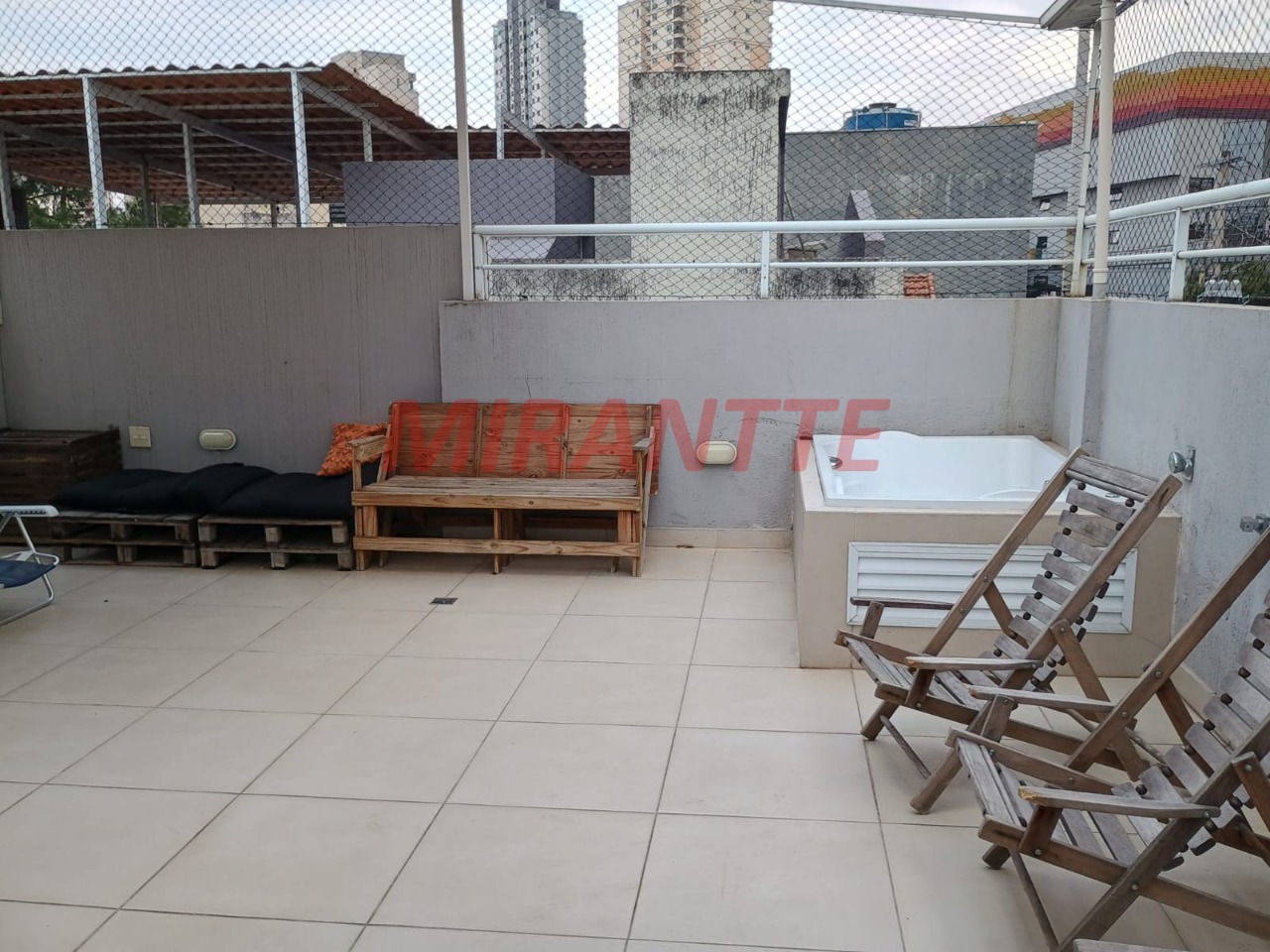 Cond. fechado de 242m² com 3 quartos em Santa Teresinha