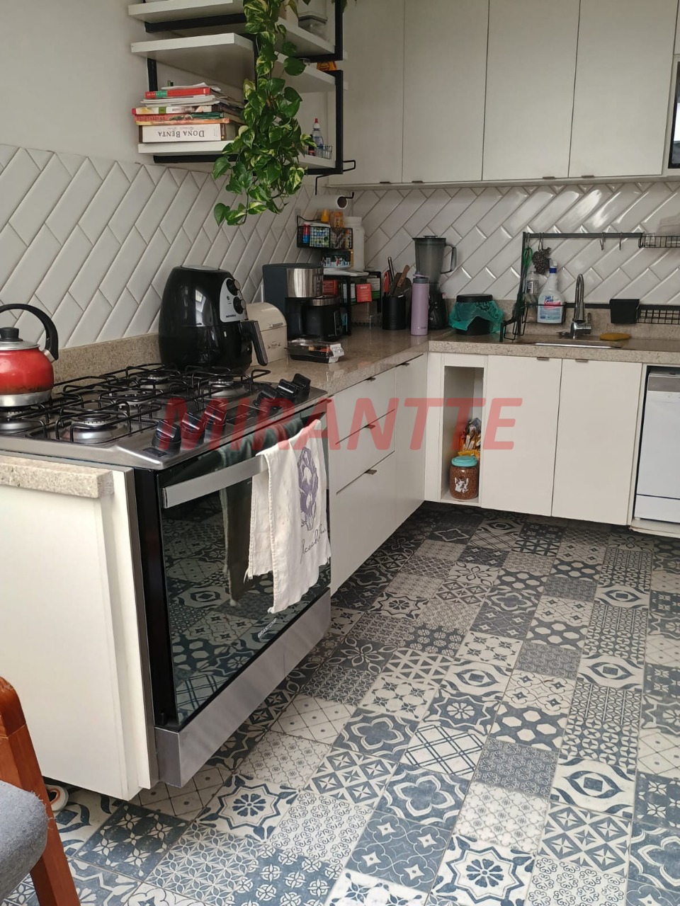 Cond. fechado de 242m² com 3 quartos em Santa Teresinha