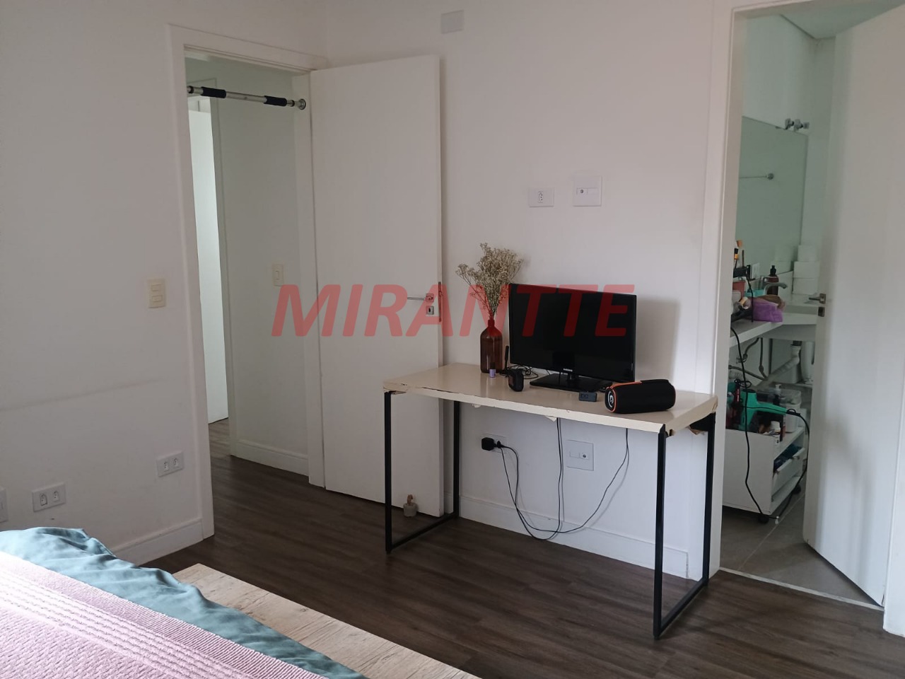 Cond. fechado de 242m² com 3 quartos em Santa Teresinha