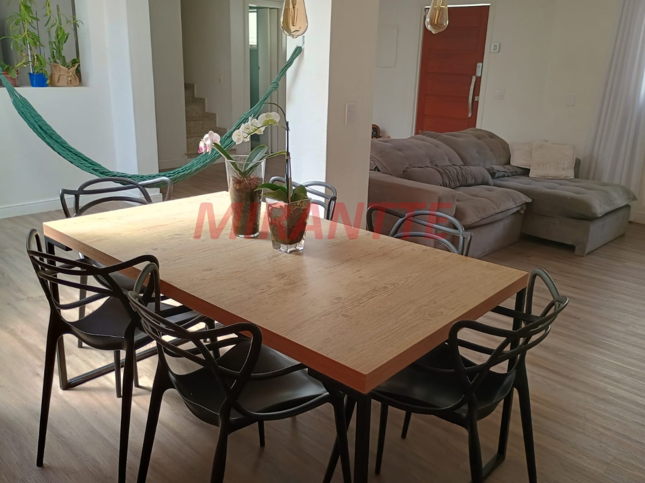 Cond. fechado de 242m² com 3 quartos em Santa Teresinha
