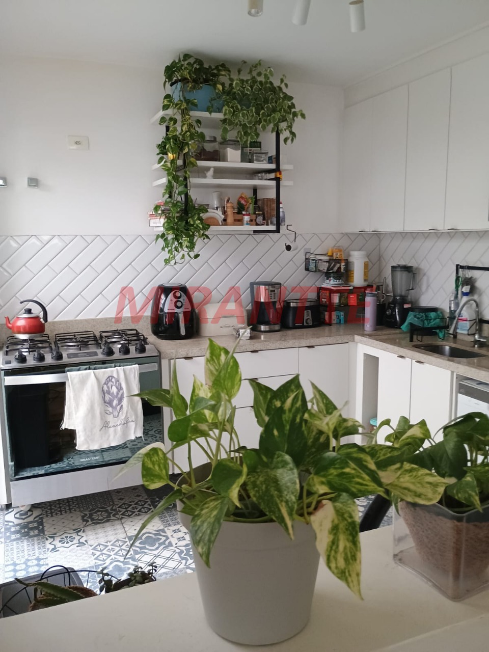 Cond. fechado de 242m² com 3 quartos em Santa Teresinha