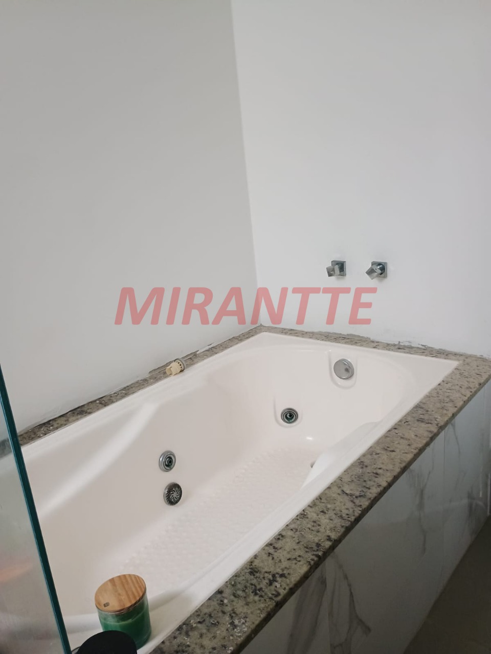 Cond. fechado de 242m² com 3 quartos em Santa Teresinha