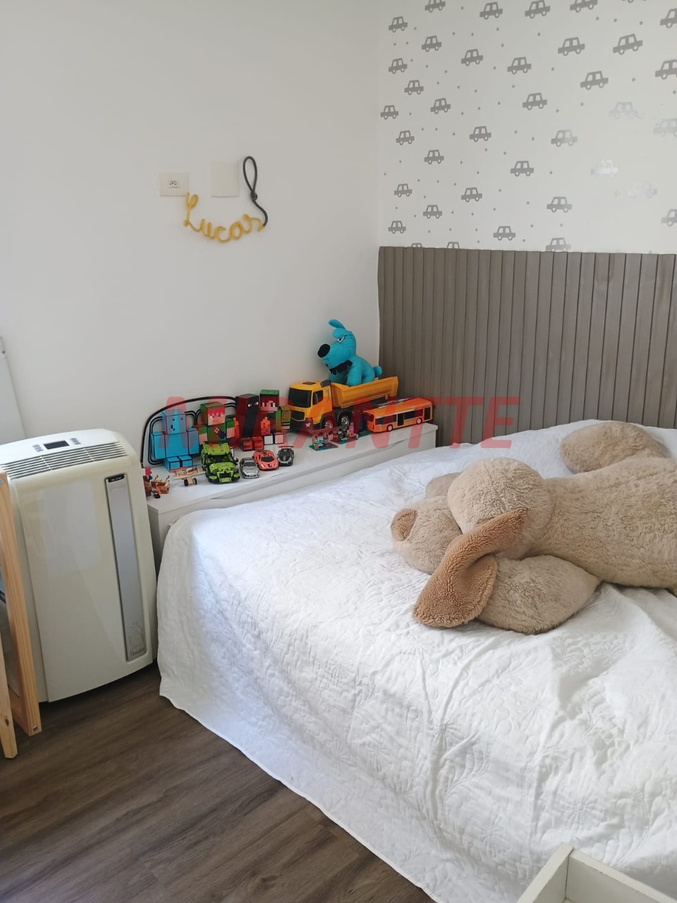 Cond. fechado de 242m² com 3 quartos em Santa Teresinha