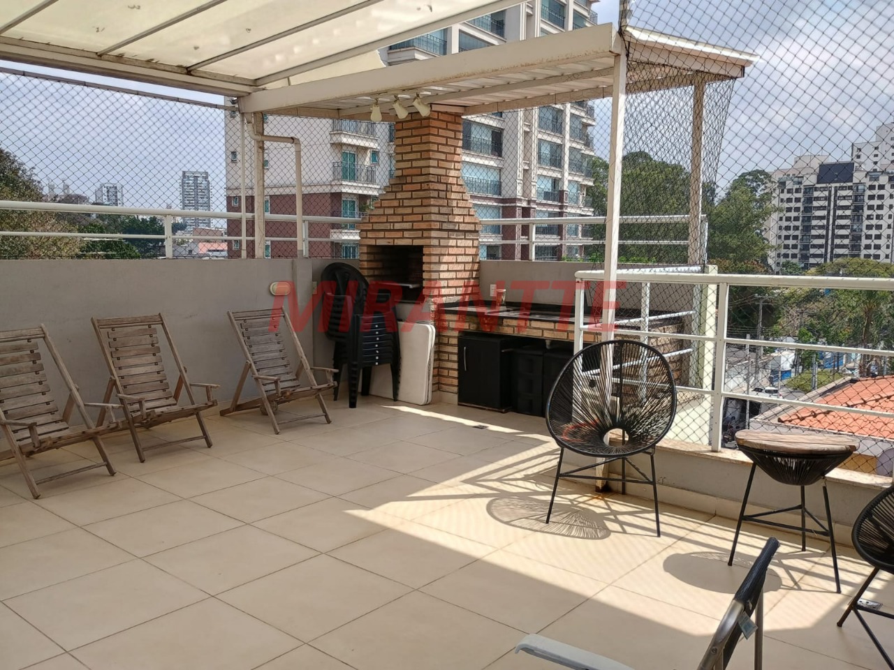 Cond. fechado de 242m² com 3 quartos em Santa Teresinha
