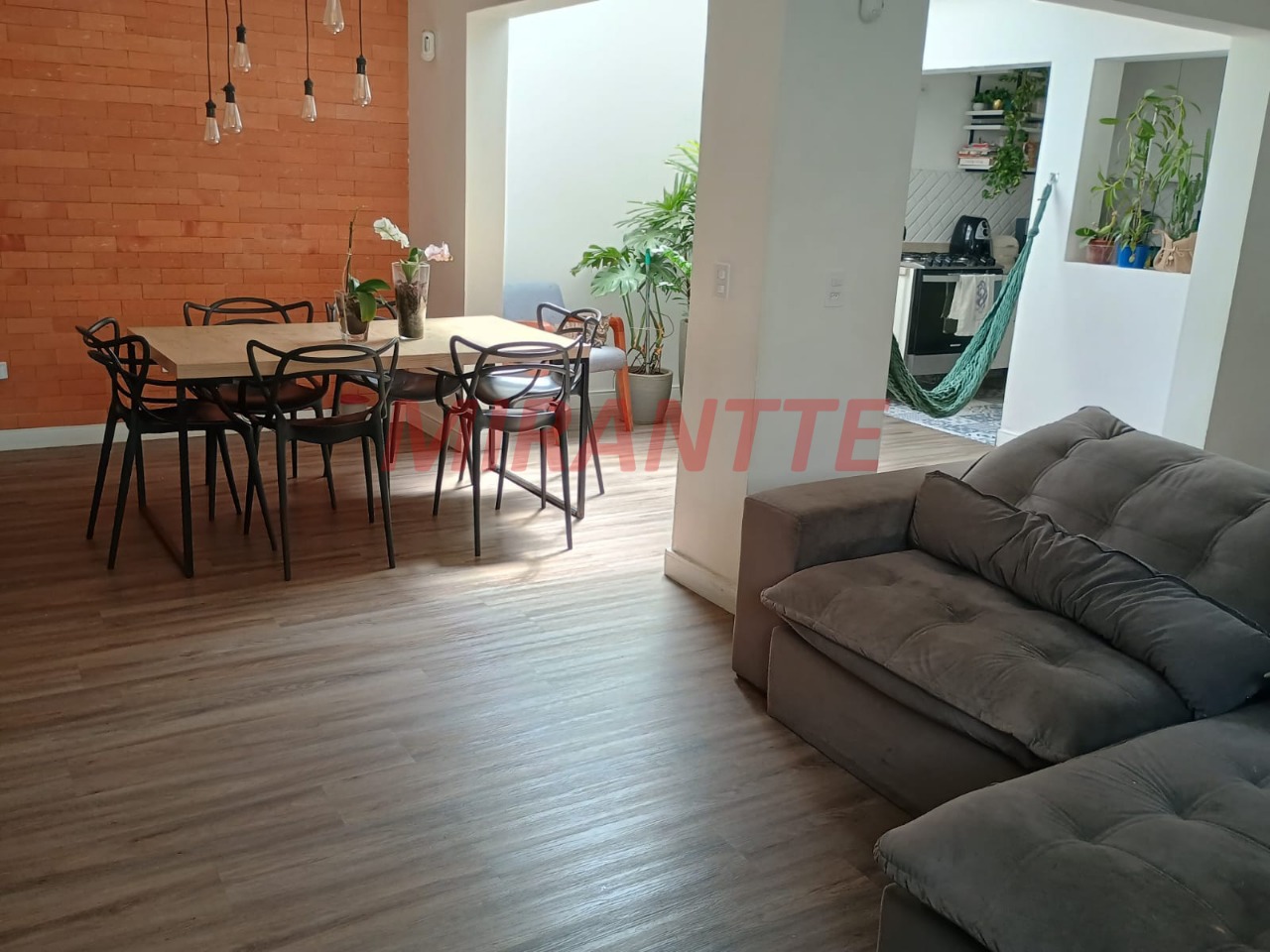 Cond. fechado de 242m² com 3 quartos em Santa Teresinha