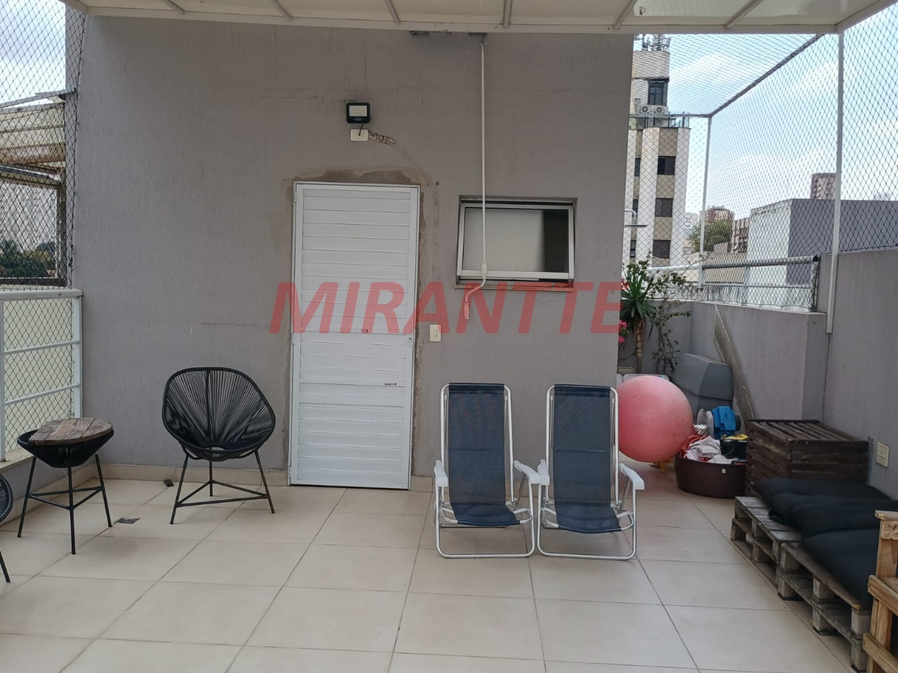 Cond. fechado de 242m² com 3 quartos em Santa Teresinha