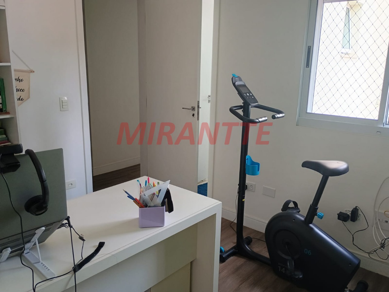 Cond. fechado de 242m² com 3 quartos em Santa Teresinha