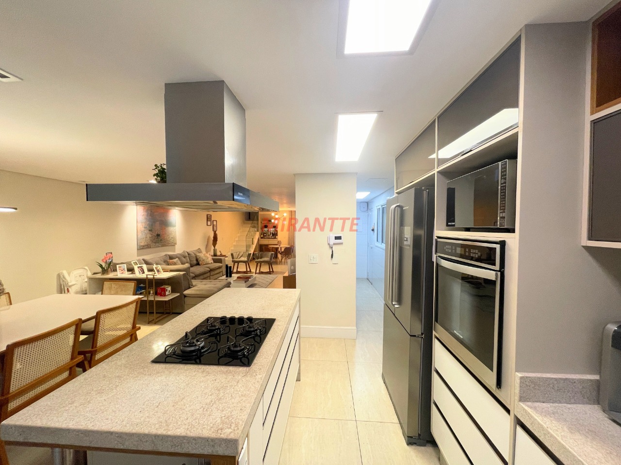 Sobrado de 240m² com 3 quartos em Santa Terezinha