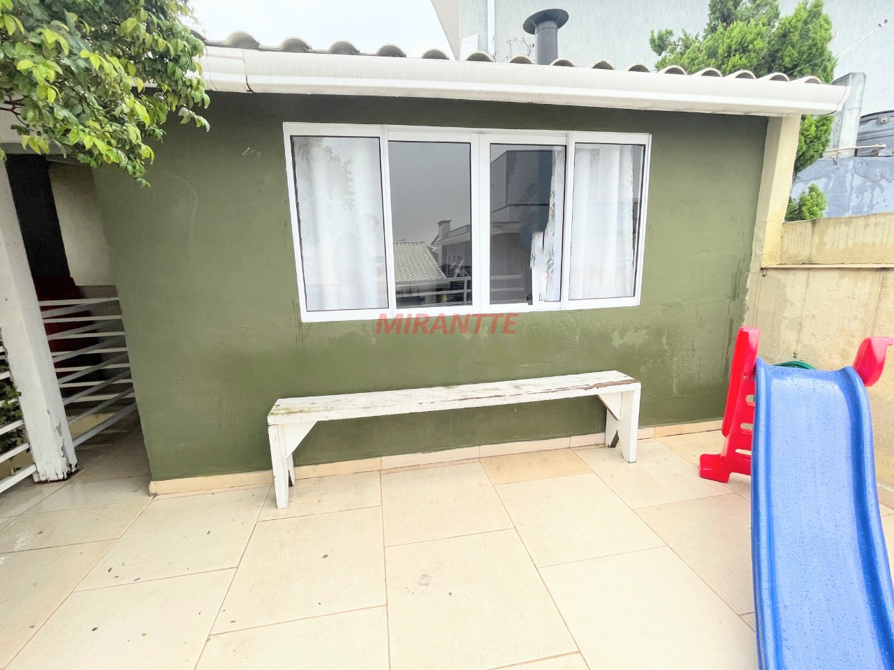 Sobrado de 240m² com 3 quartos em Santa Terezinha