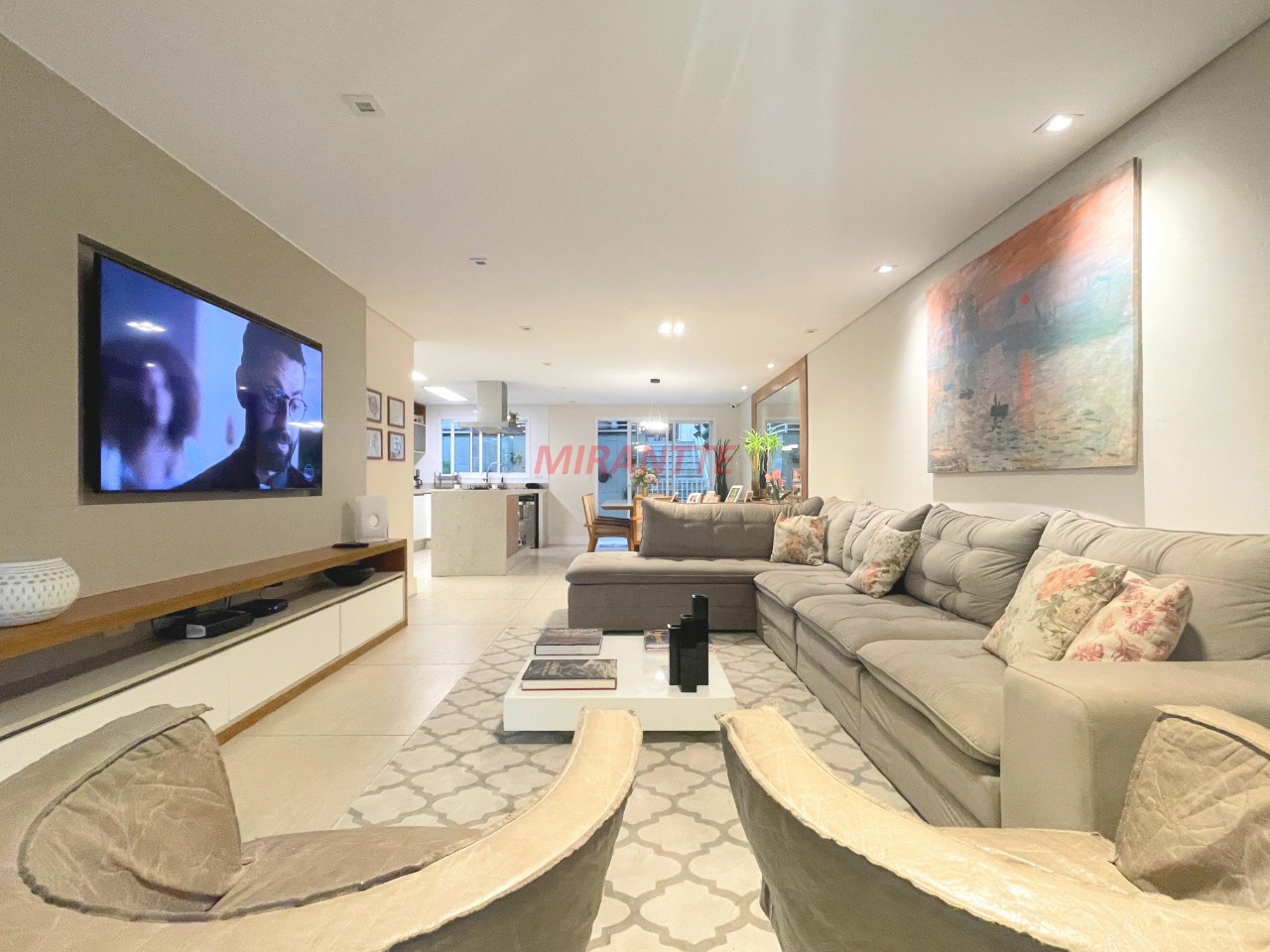 Sobrado de 240m² com 3 quartos em Santa Terezinha