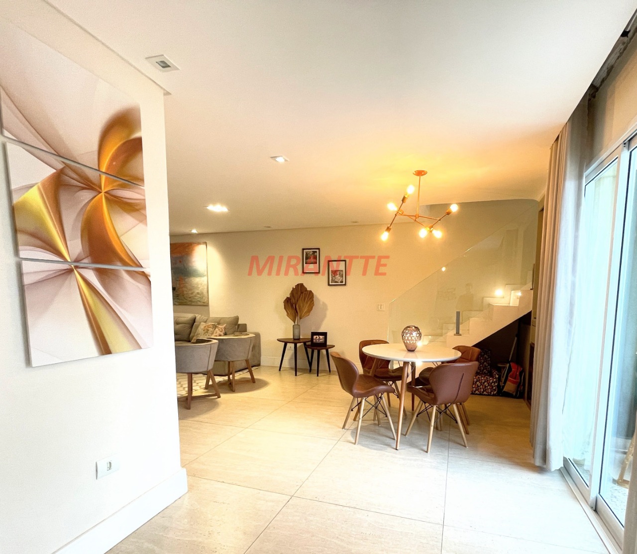 Sobrado de 240m² com 3 quartos em Santa Terezinha